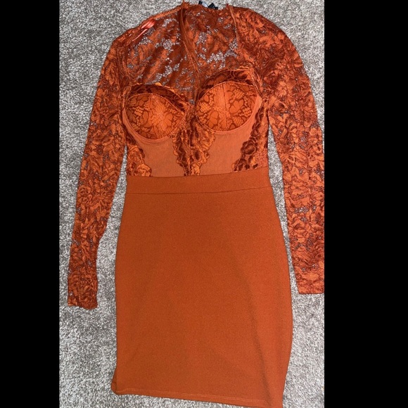 Dresses & Skirts - Lace dress